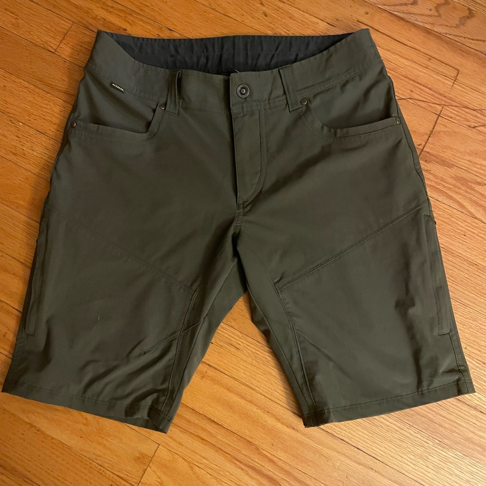 Kuhl Green Cargo Shorts with Durable Design